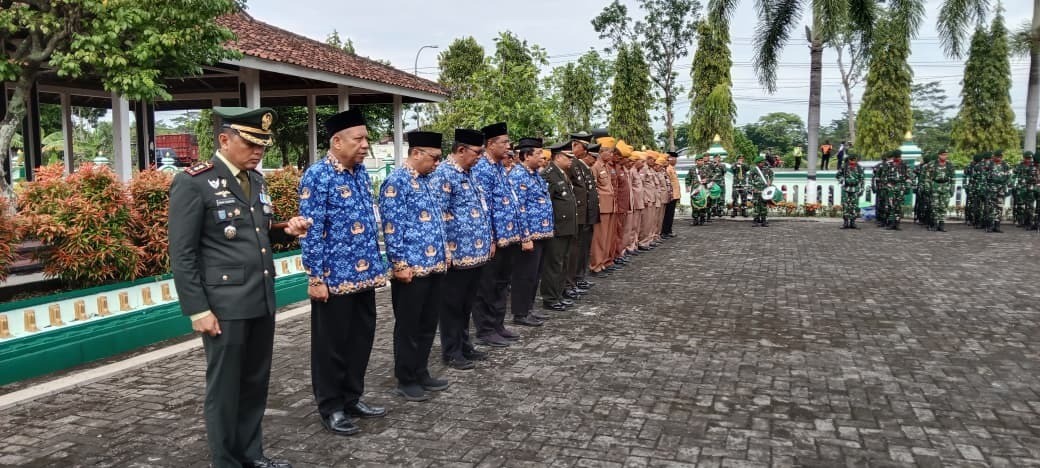 Maknai Hari Pahlawan dengan Ziarah dan Doa untuk Para Kusuma Bangsa